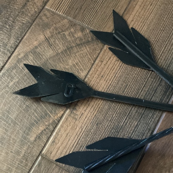 Three Arrows Metal Wall Decor - Picture 6 of 9